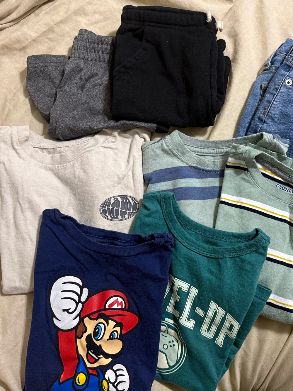 Boys clothing bundle includes 5 T-shirt’s, & 2 pairs of shorts.